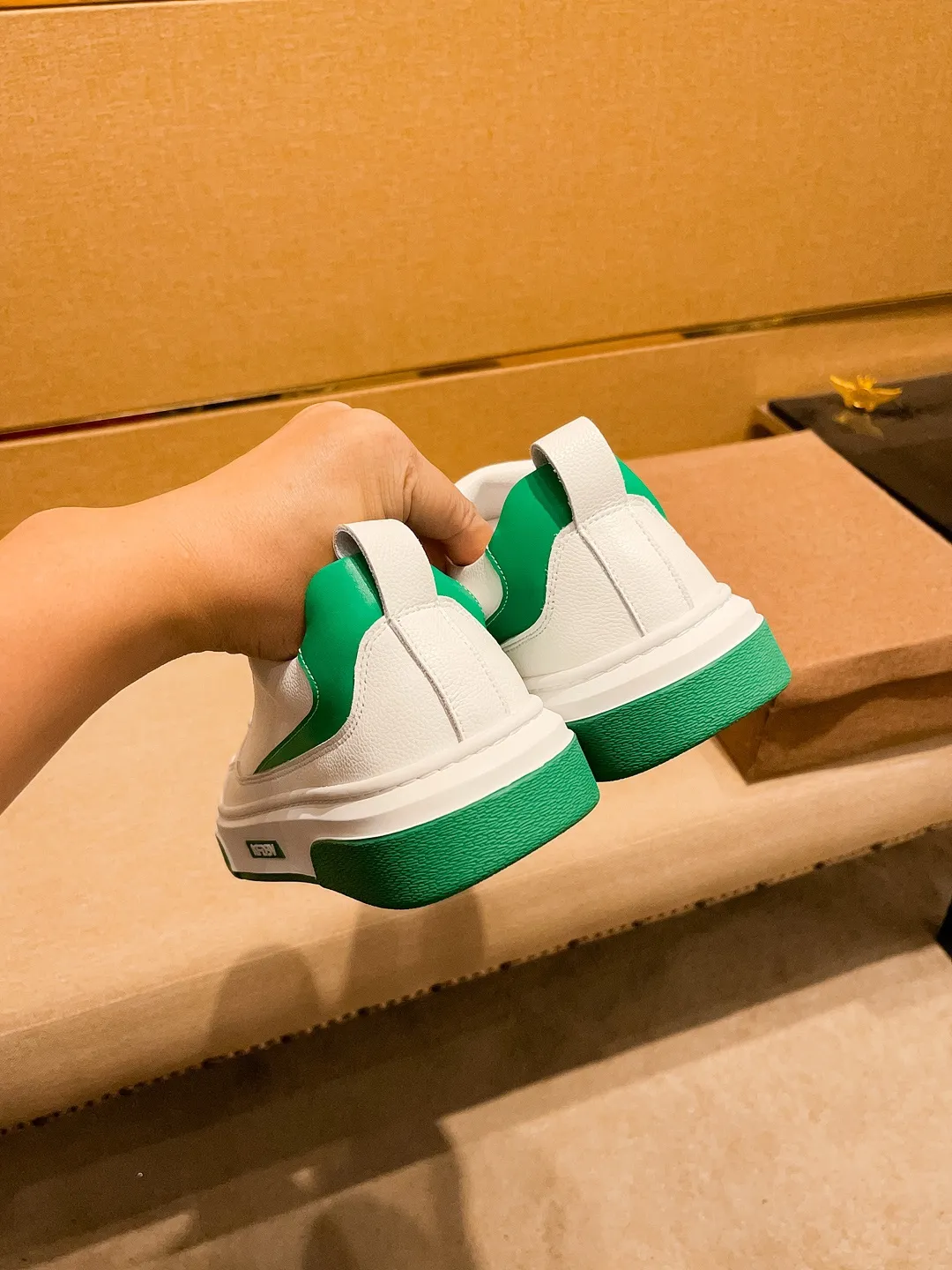 Men's shoes 💰 420💰【BV】🔥 High-end men's shoes brand official website 1:1 latest masterpiece: the upper is made of Italian imported first-layer cowhide with a comfortable and breathable lining➕original non-slip and wear-resistant outsole🔥, making walking more convenient and comfortable! An exclusive new model, a stunning work, a beautiful 1:1 replica [color] compared to the official quality! Create a fashionable personality to set off your uniqueness! A must-have for trendy men! Classic🔥Size: 38-44 Color: 🔥Multiple colors available🔥.